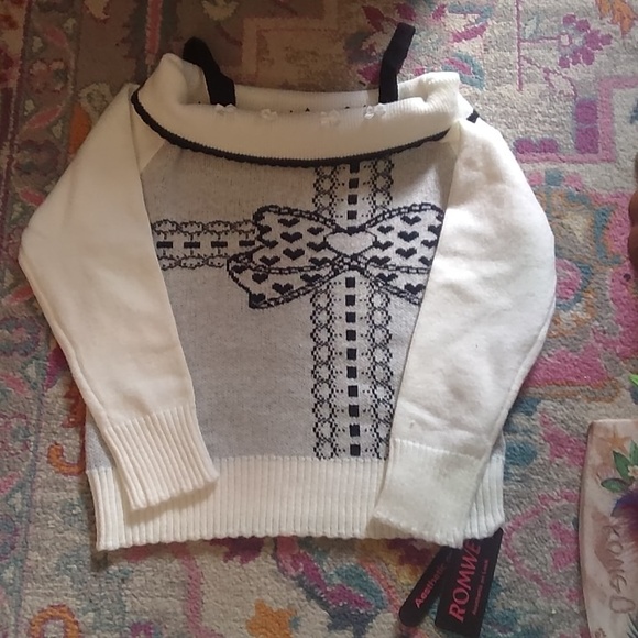 BNWT white sweater with black bow print - Picture 1 of 2